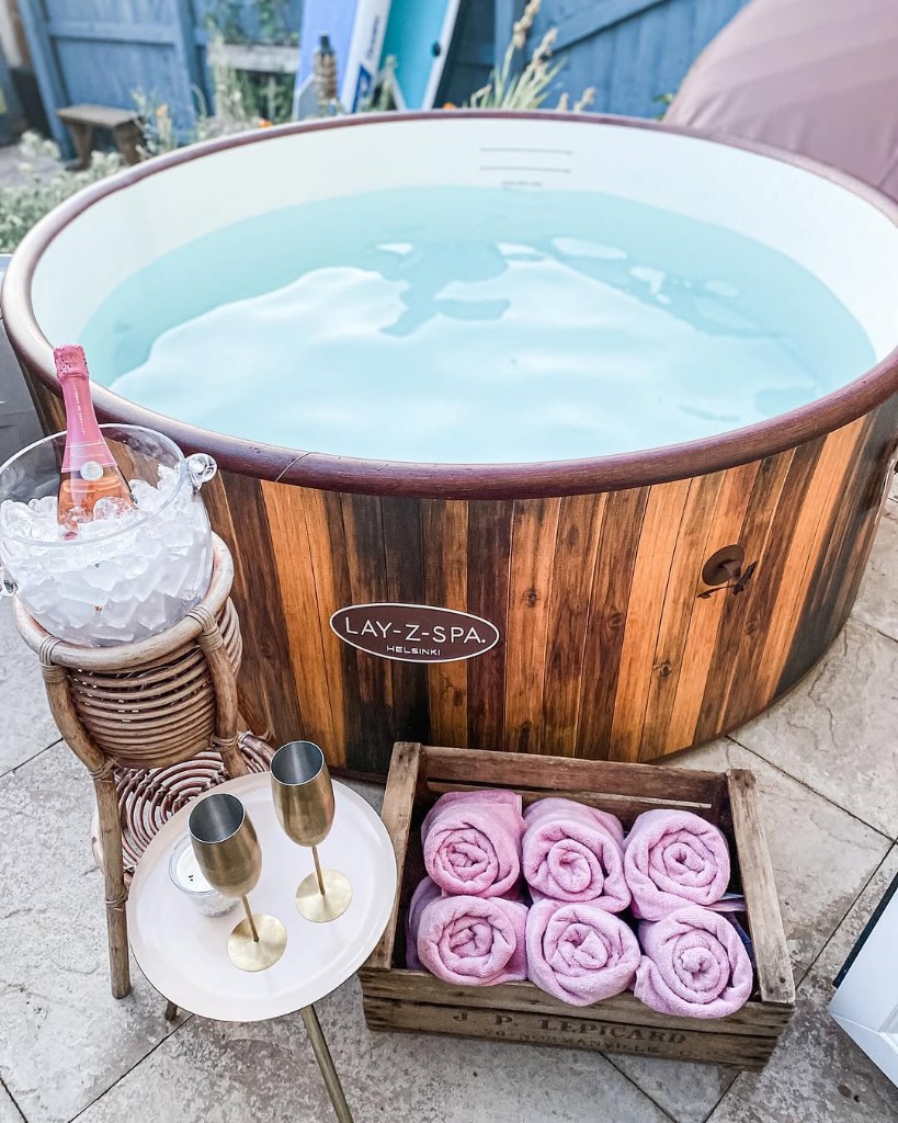 Helsinki hot tub with champagne and towels